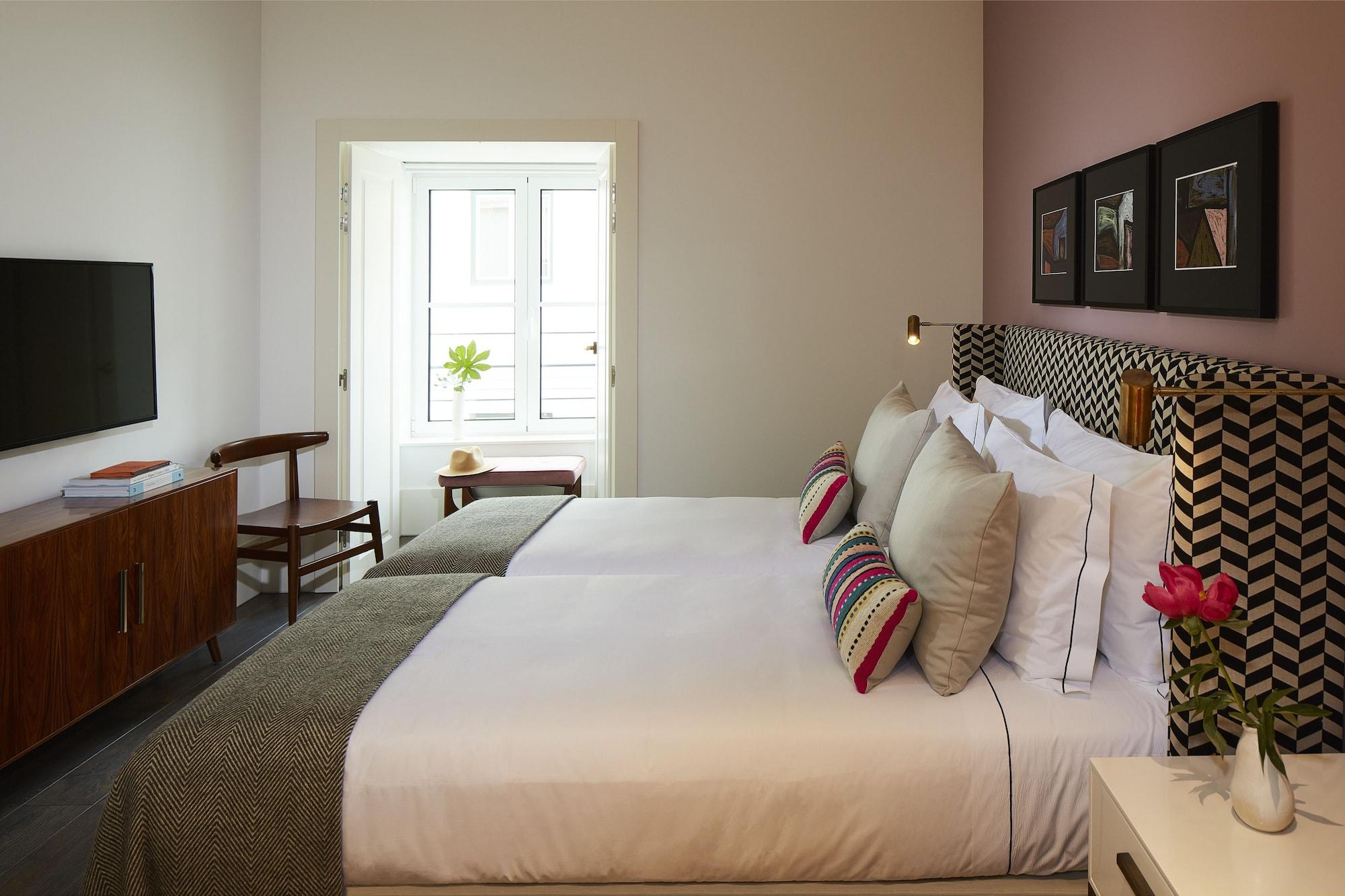 The Lumiares Hotel & Spa - Small Luxury Hotels Of The World Lisbon Exterior photo A bedroom at the Hotel Americano
