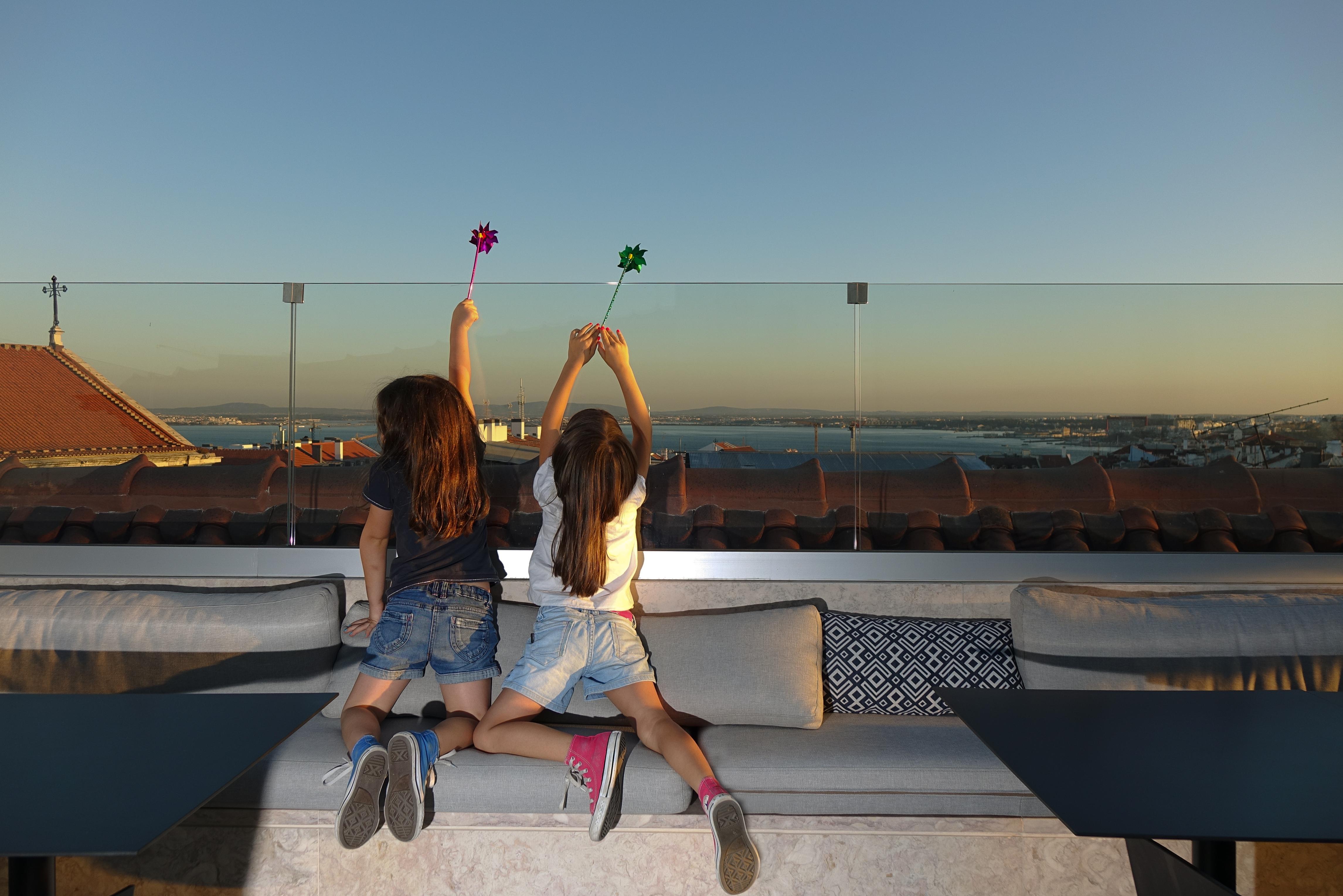 The Lumiares Hotel & Spa - Small Luxury Hotels Of The World Lisbon Exterior photo Two girls playing with the yo-yo
