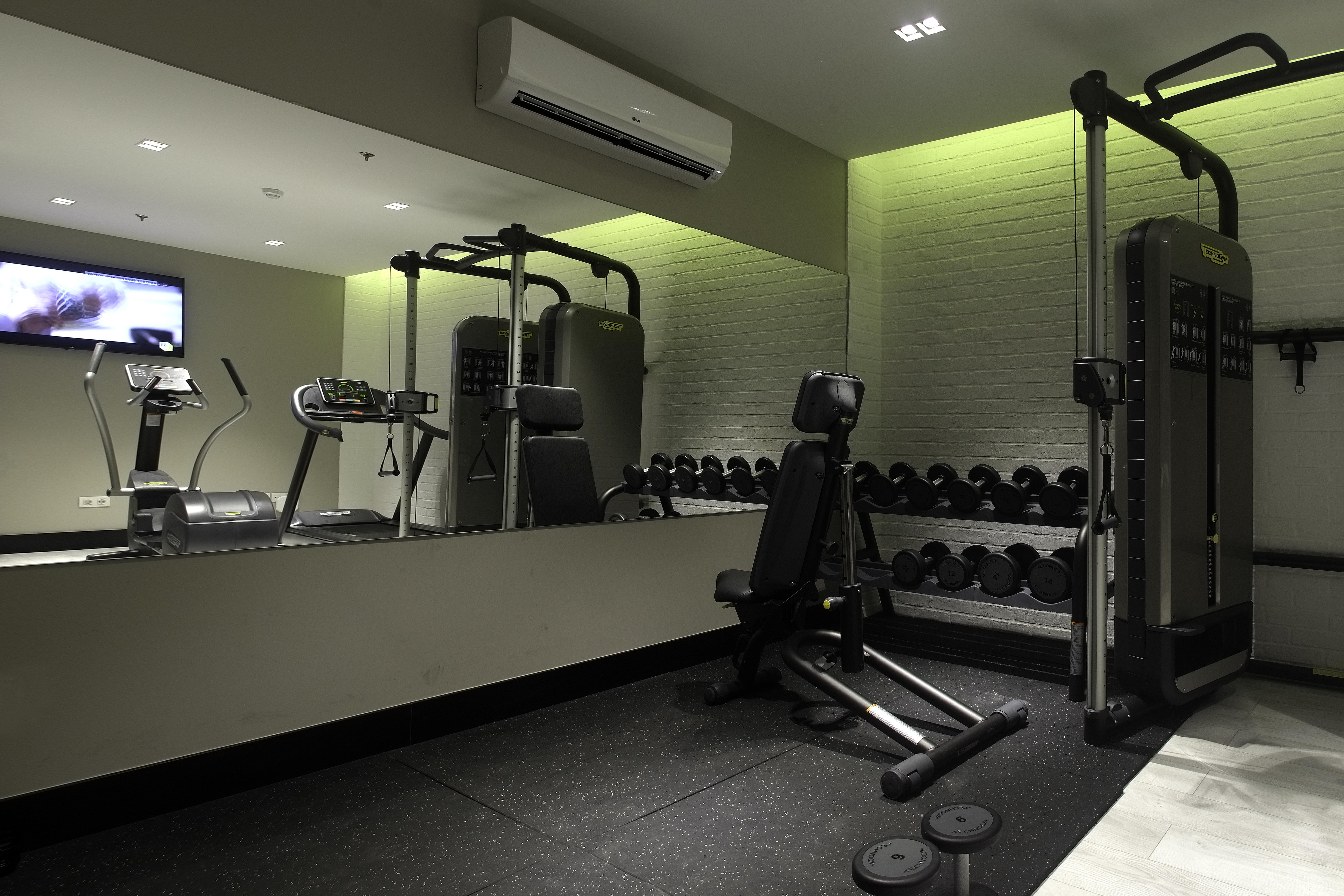 The Lumiares Hotel & Spa - Small Luxury Hotels Of The World Lisbon Exterior photo The gym at the hotel