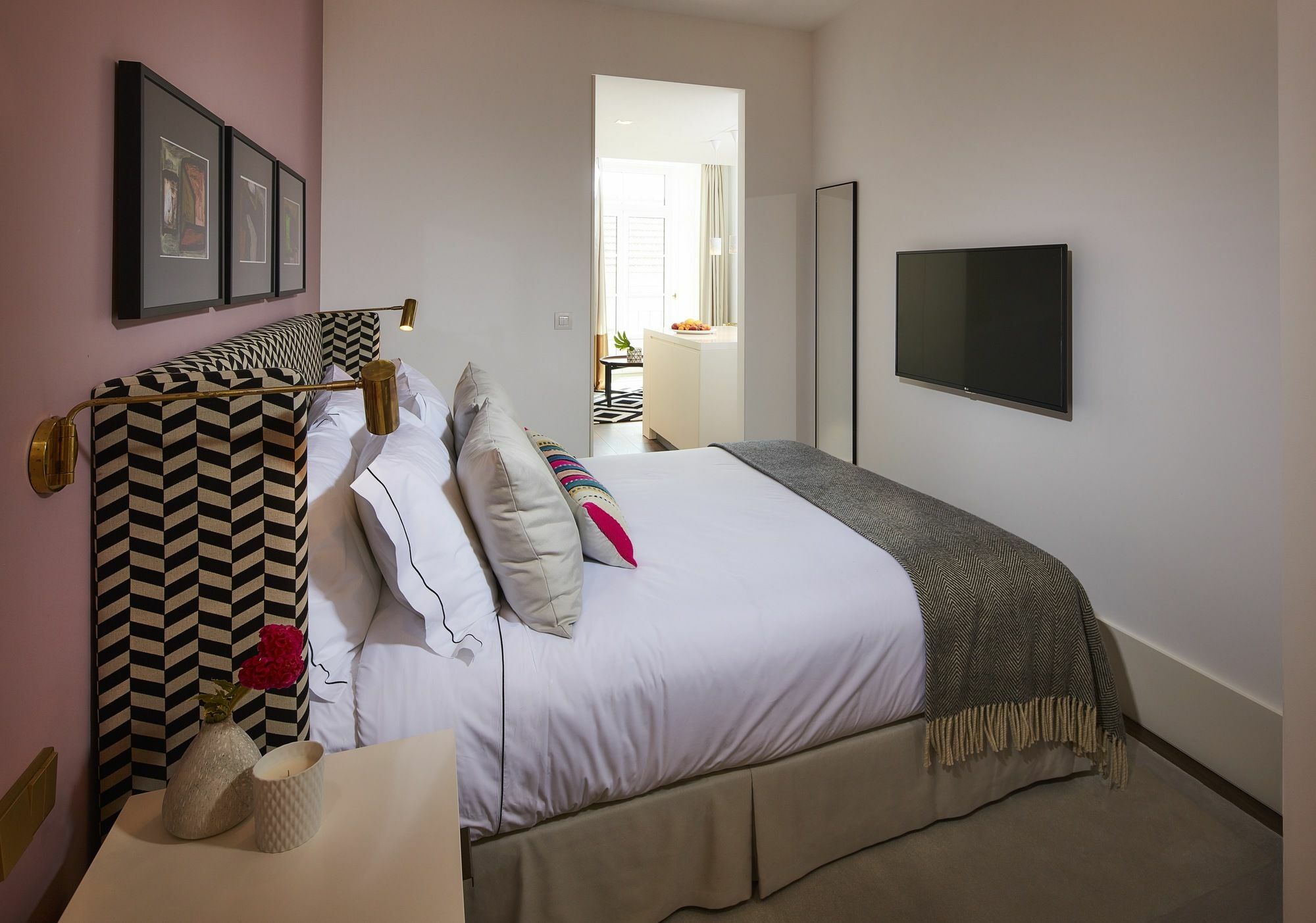 The Lumiares Hotel & Spa - Small Luxury Hotels Of The World Lisbon Exterior photo A bedroom at the hotel